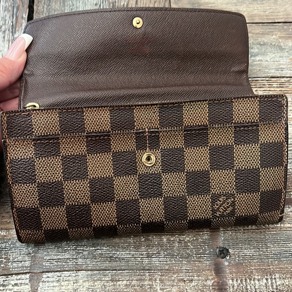 Louis Vuitton Damier Ebene Pattern Sarah Wallet - Picture 2 of 10